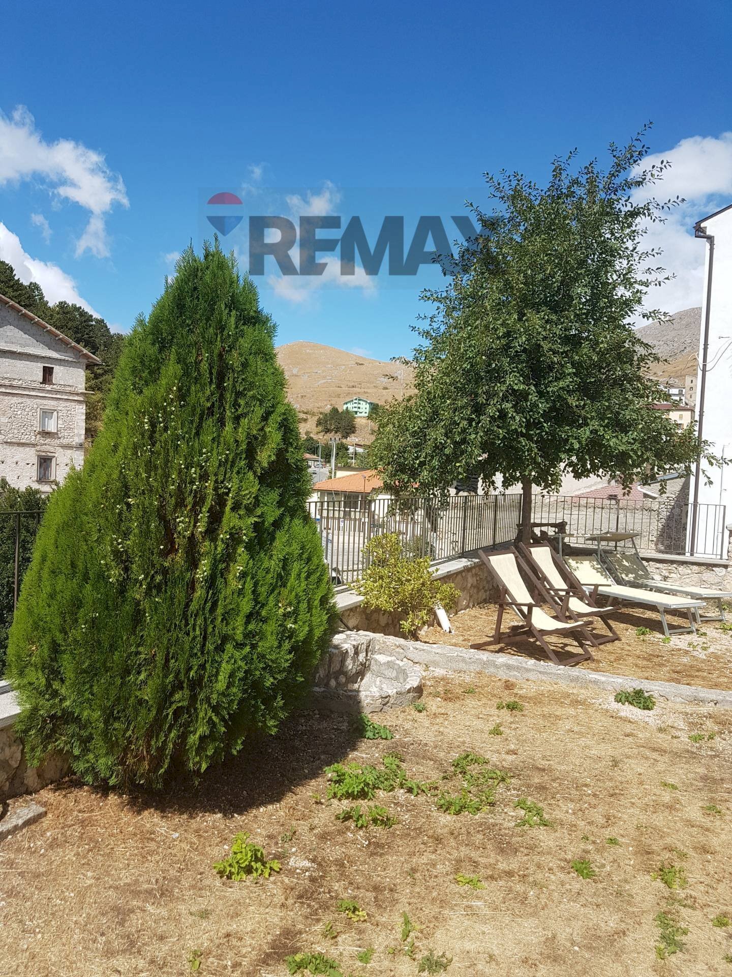 Giardino - Casa semi indipendente Via della Pineta
 
25, Castel del Monte - foto 2