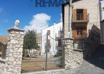 Casa all\'aperto - Casa semi indipendente Via della Pineta
 
25, Castel del Monte - foto 1