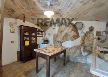 Sala da pranzo - Casa semi indipendente Via della Pineta
 
25, Castel del Monte - foto 11