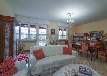 Sala da pranzo - Quadrilocale Via Albert Einstein
 
35, Bergamo - foto 4