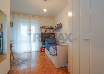 Camera / camera da letto - Quadrilocale Via Albert Einstein
 
35, Bergamo - foto 14