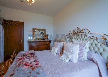 Camera / camera da letto - Quadrilocale Via Albert Einstein
 
35, Bergamo - foto 32