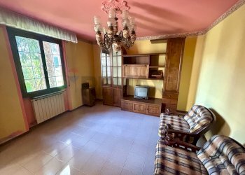 Soggiorno - Casa indipendente Costa Volpino - foto 5