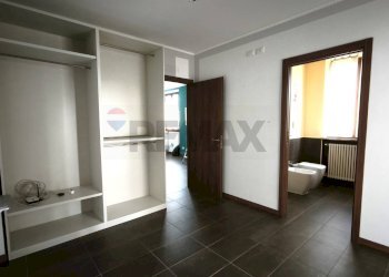 Stanza vuota - Bilocale via Po
 
27, Travacò Siccomario - foto 9