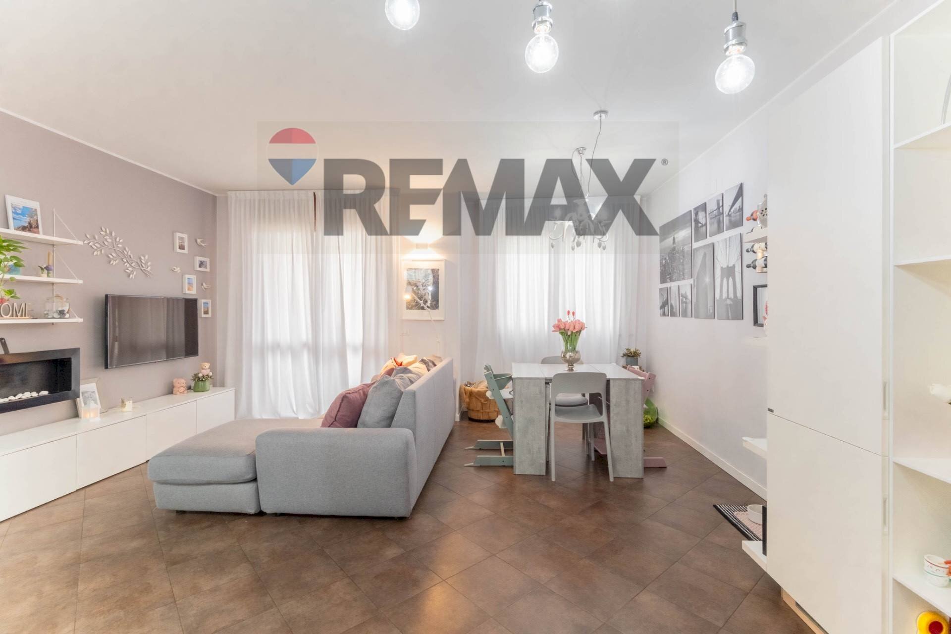 Sala da pranzo - Three-room apartment via romagna
 
43, Legnano - photo 2