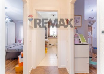 Hall / corridoio - Three-room apartment via romagna
 
43, Legnano - photo 23