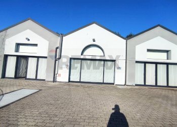 Casa all\'aperto - Shop via repubblica romana, Como - photo 9