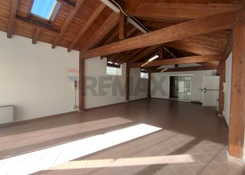 Stanza vuota - Shop via repubblica romana, Como - photo 12