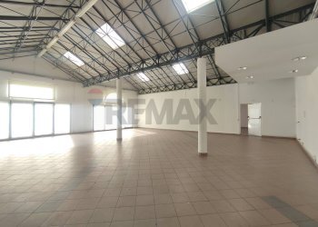 Stanza vuota - Shop via repubblica romana, Como - photo 17