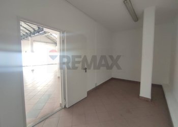 Stanza vuota - Shop via repubblica romana, Como - photo 23