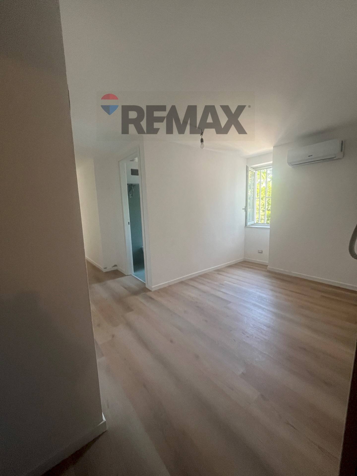 Stanza vuota - Ufficio Viale Croce Rossa
 
25, Palermo - foto 2