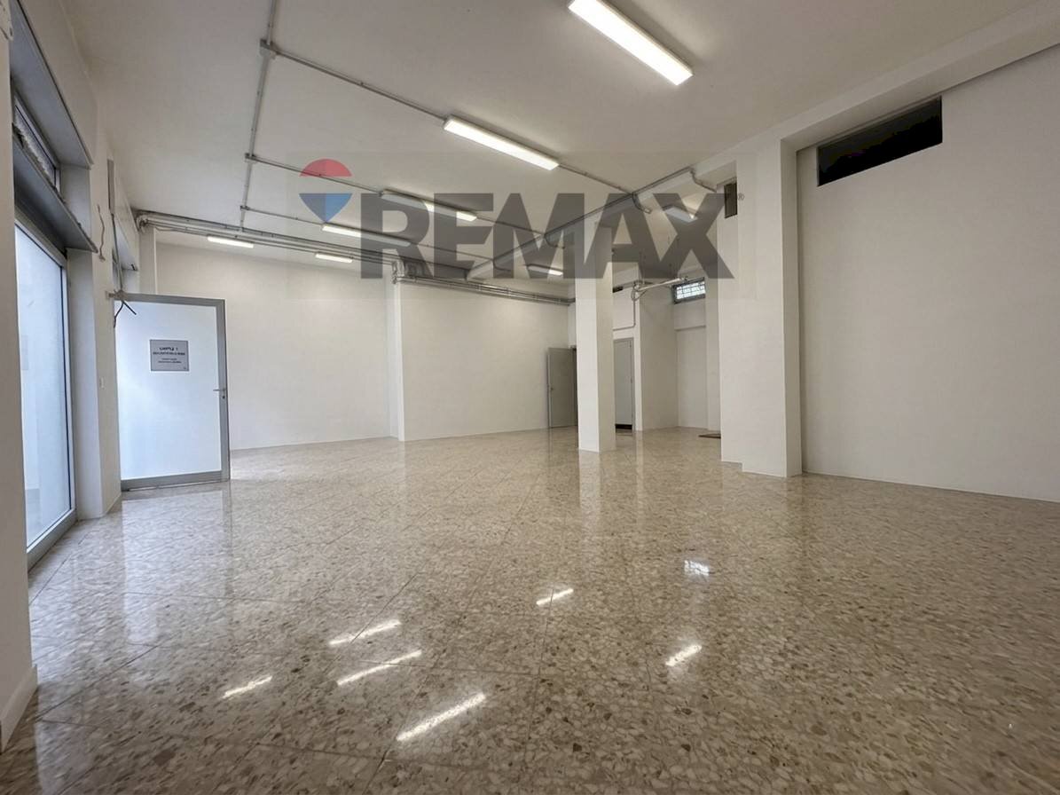 Stanza vuota - Warehouse Via Francesco Campione
 
38-40, Bari - photo 2