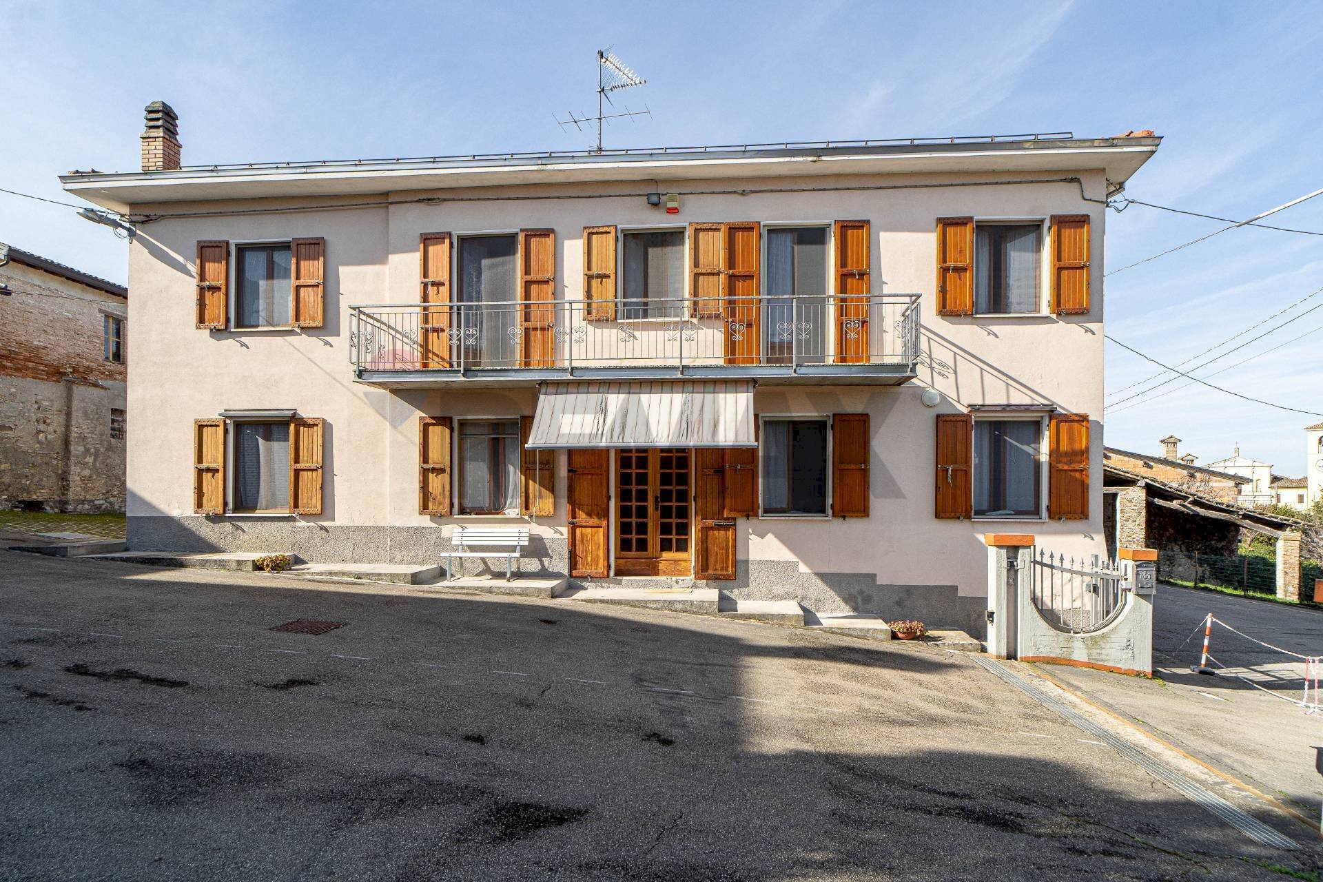 Casa all\'aperto - Casa semi indipendente Strada Comunale del Mulino
 
5, Lesignano de' Bagni - foto 2