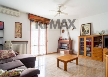 Soggiorno - Three-room apartment Via Francesco Baracca
 
8, Medesano - photo 2