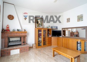 Soggiorno - Three-room apartment Via Francesco Baracca
 
8, Medesano - photo 5