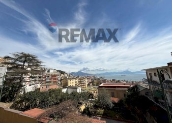 Edificio all\'aperto - Four-room apartment Napoli - photo 1