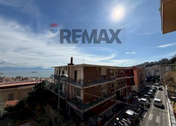 Edificio all\'aperto - Four-room apartment Napoli - photo 3