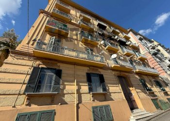 Edificio all\'aperto - Four-room apartment Napoli - photo 4