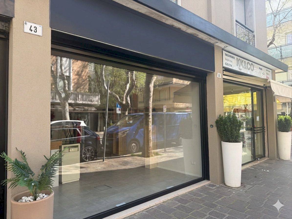 Foto 3 - Negozio Via Giacomo Matteotti
 
43/45, Cattolica - foto 3