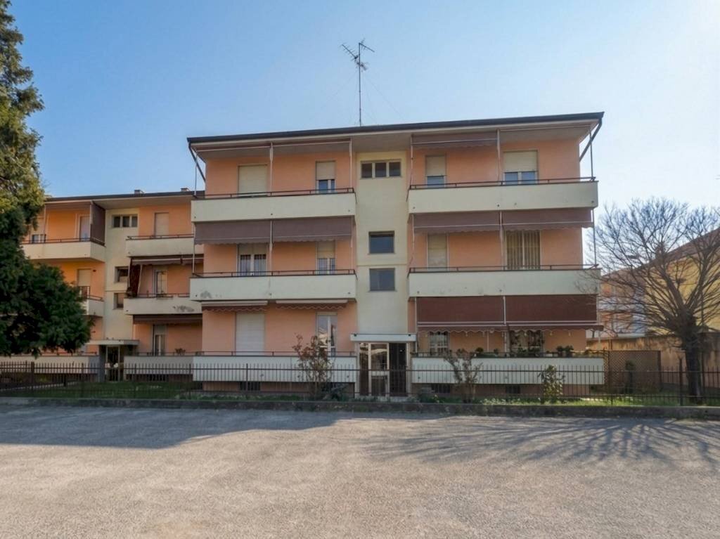 Facciata - Trilocale strada Statale per Genova, Tortona - foto 1