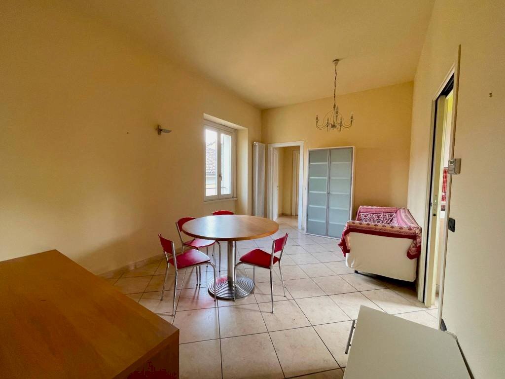 Salone - Bilocale piazza Gavino Lugano, Tortona - foto 2