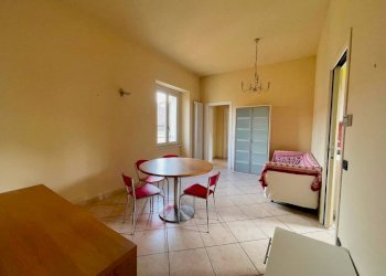 Salone - Bilocale piazza Gavino Lugano, Tortona - foto 1