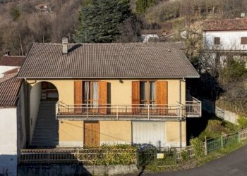 Facciata - Villa Frazione Forotondo, Fabbrica Curone - foto 1