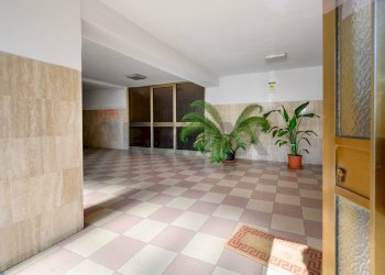 Androne condominiale - Four-room apartment Via Campania
 
57, Livorno - photo 8