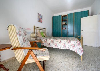 Camera matrimoniale con veranda - Four-room apartment Via Campania
 
57, Livorno - photo 25