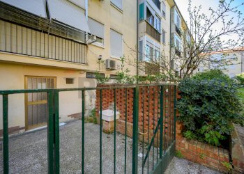 Area condominiale sul retro - Four-room apartment Via Campania
 
57, Livorno - photo 28