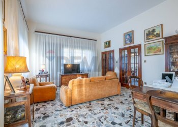 Sala da pranzo - Villa via Aretino Spinello
 
4, Pisa - foto 7