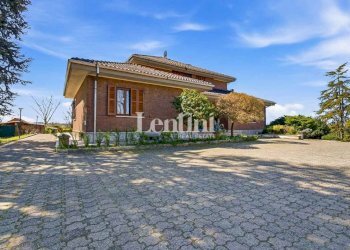 Facciata - Villa strada Biozzine, 5, Valenza - foto 8