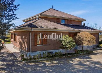 Facciata - Villa strada Biozzine, 5, Valenza - foto 9