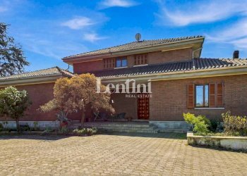 Facciata - Villa strada Biozzine, 5, Valenza - foto 10