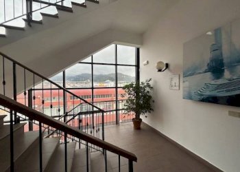 Interno palazzo - Capannone via Egidio Tagliolini, Genova (zona Cornigliano) - foto 4