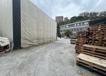 Cortile interno - Capannone via Egidio Tagliolini, Genova (zona Cornigliano) - foto 10