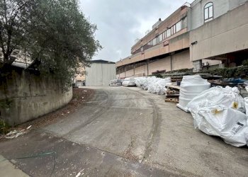 Cortile interno - Capannone via Egidio Tagliolini, Genova (zona Cornigliano) - foto 15