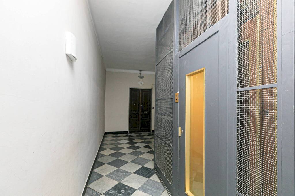 Interno palazzo - Trilocale via Eugenio Ruspoli, Genova (zona Foce) - foto 2