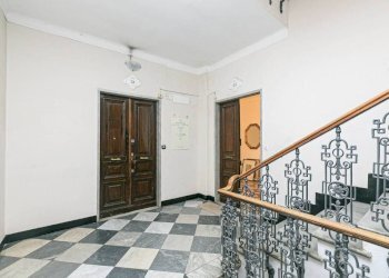 Interno palazzo - Trilocale via Eugenio Ruspoli, Genova (zona Foce) - foto 3