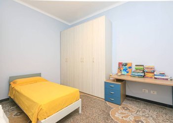 Camera da letto - Trilocale via Eugenio Ruspoli, Genova (zona Foce) - foto 8