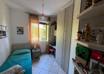 Camera da letto - Three-room apartment via per Casorate, 9/c, Cardano al Campo - photo 29