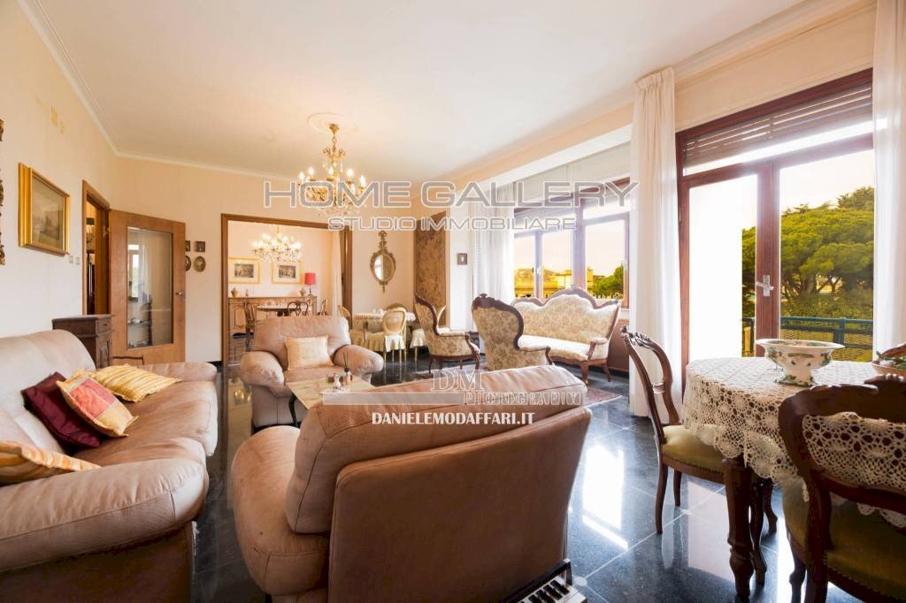 Salone - Appartamento via Luigi Arnaldo Vassallo, Genova (zona Albaro) - foto 3