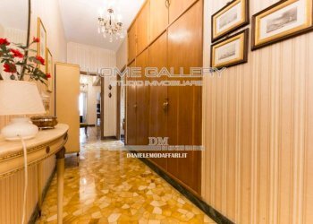 Corridoio - Appartamento via Luigi Arnaldo Vassallo, Genova (zona Albaro) - foto 13