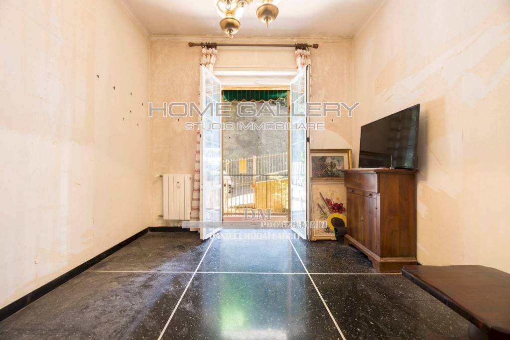 Soggiorno - Bilocale via Stefanina Moro, Genova (zona Marassi) - foto 3