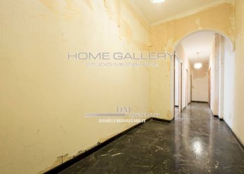 Corridoio - Appartamento via Stefanina Moro, Genova (zona Marassi) - foto 2