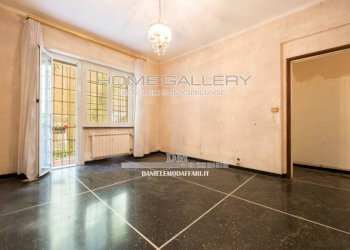 Camera da letto - Appartamento via Stefanina Moro, Genova (zona Marassi) - foto 8