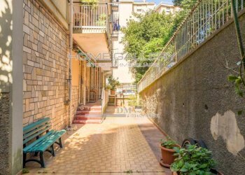 Giardino - Appartamento via Stefanina Moro, Genova (zona Marassi) - foto 13