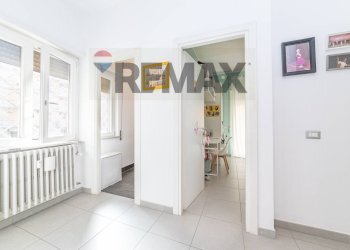 Hall / corridoio - Trilocale Roma - foto 11