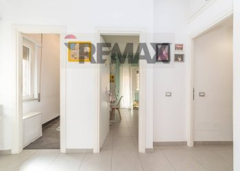 Hall / corridoio - Trilocale Roma - foto 12