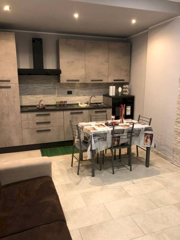 Cucina - Bilocale via Monte Rosa, 166, Torino (zona Regio Parco) - foto 1